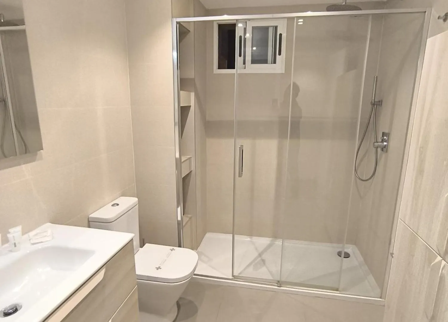 Chamartin - Modern & Comfortable Rooms Madrid Guest house